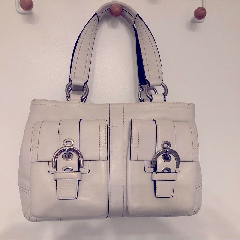Coach - leather handbag - like new